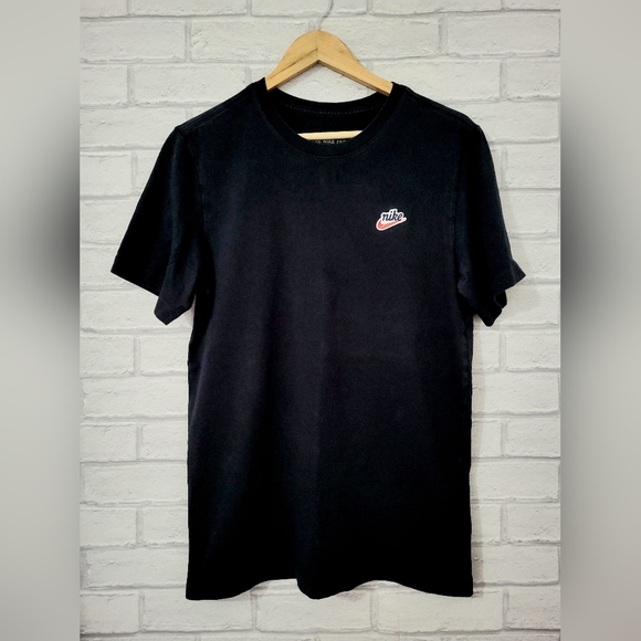 Nike Tops - Nike Black Heritage Chest Appliqué Logo Tee - Size Small